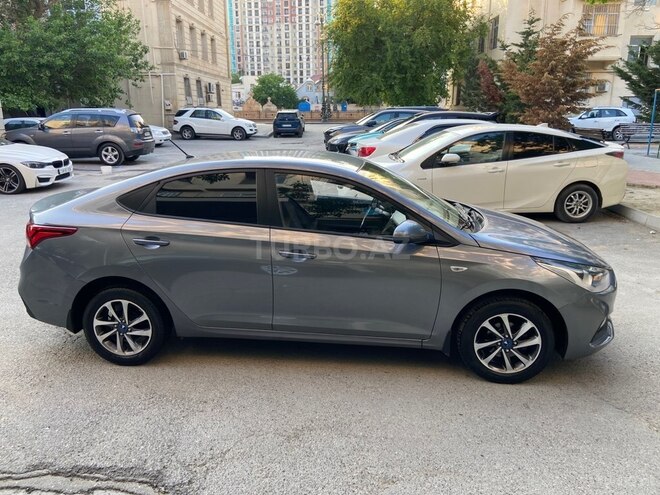 Hyundai Accent-5
