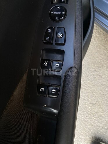 Hyundai Accent-11