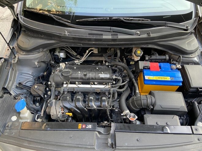 Hyundai Accent-15