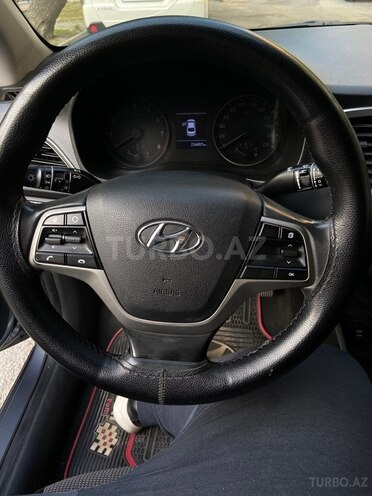 Hyundai Accent-13