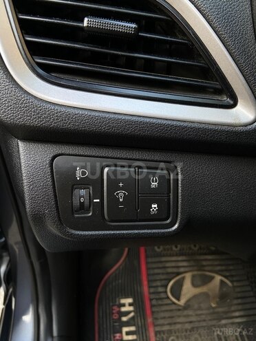 Hyundai Accent-12