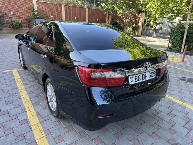 Toyota Camry-5