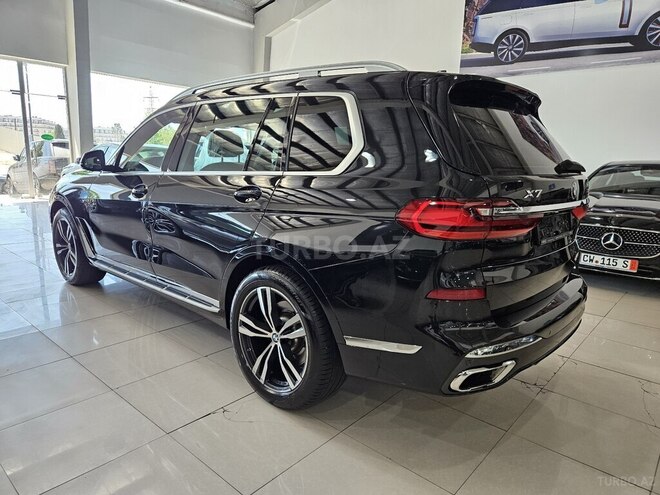 BMW X7-6