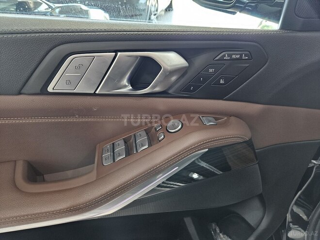 BMW X7-10