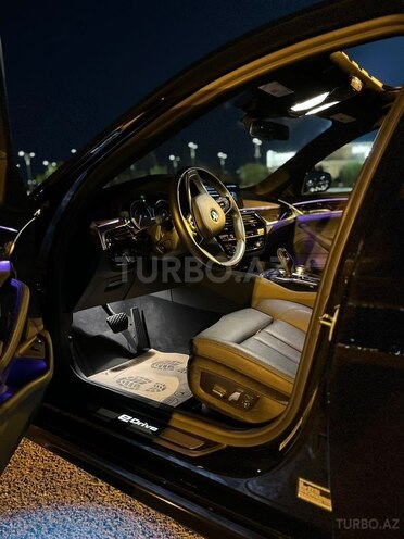 BMW 530e-10