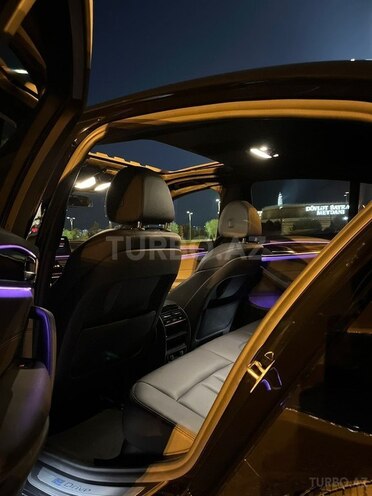 BMW 530e-11