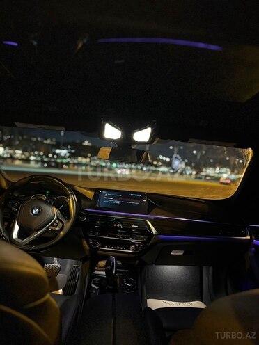 BMW 530e-13