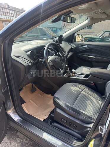 Ford Escape-17