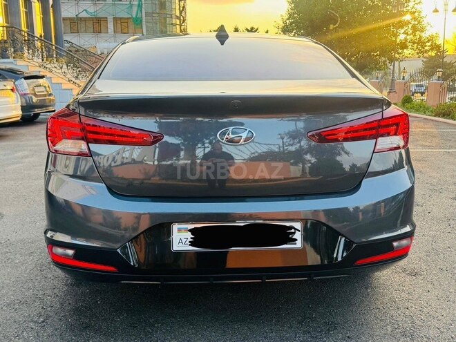 Hyundai Elantra-10