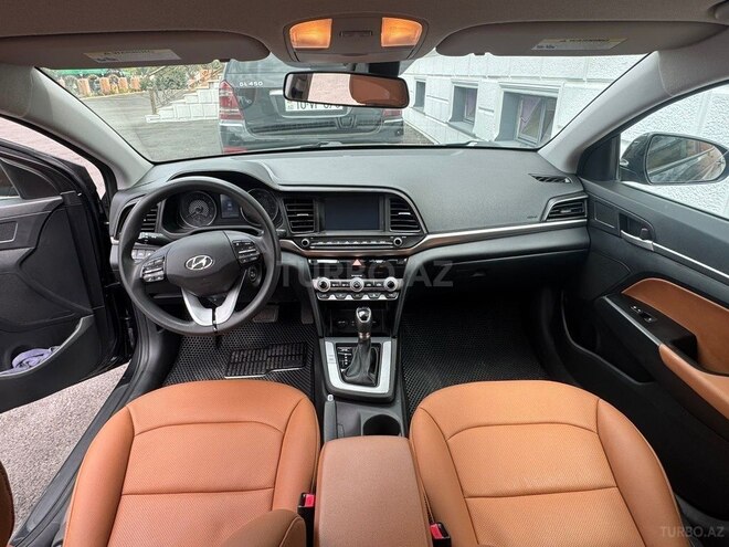 Hyundai Elantra-13