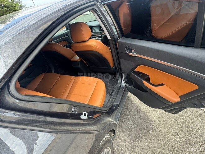Hyundai Elantra-14