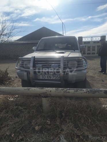 Mitsubishi Pajero-1
