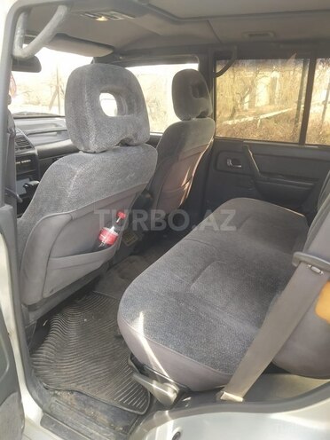 Mitsubishi Pajero-8