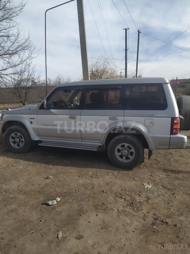 Mitsubishi Pajero-5