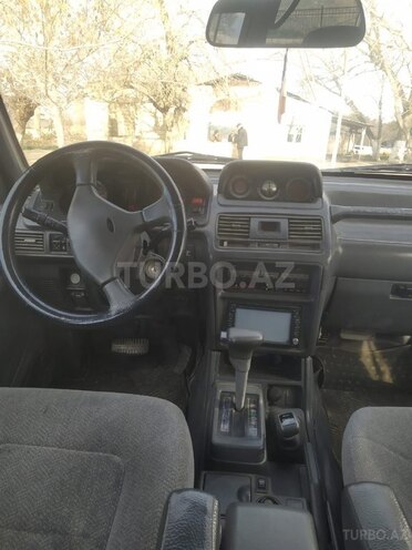 Mitsubishi Pajero-7