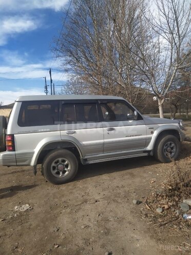 Mitsubishi Pajero-3