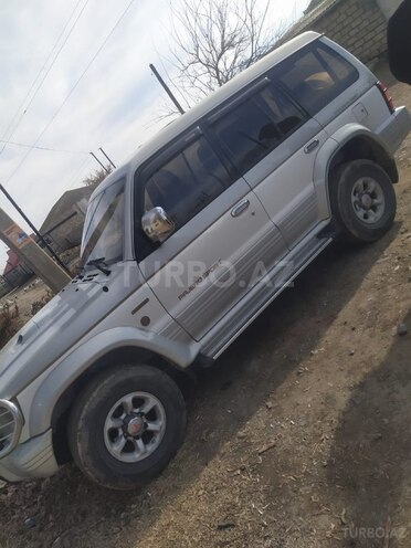 Mitsubishi Pajero-2