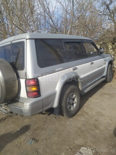 Mitsubishi Pajero-4