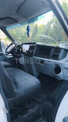 Ford Transit-5