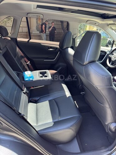Toyota RAV4-12