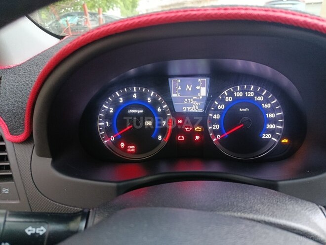Hyundai Accent-10