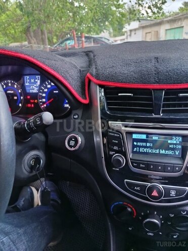 Hyundai Accent-12