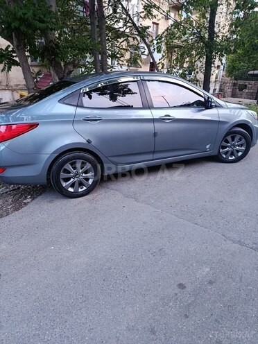 Hyundai Accent-14