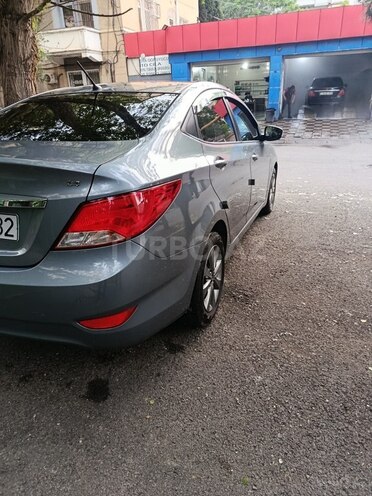 Hyundai Accent-3