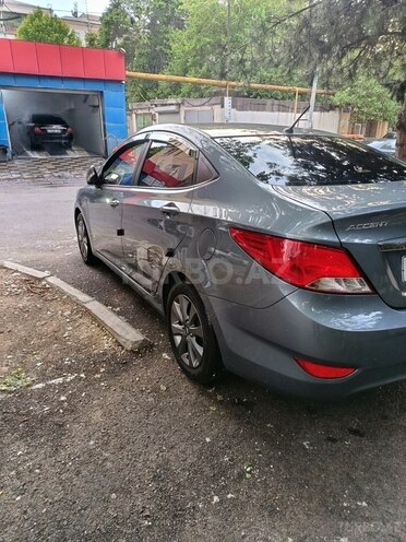 Hyundai Accent-5