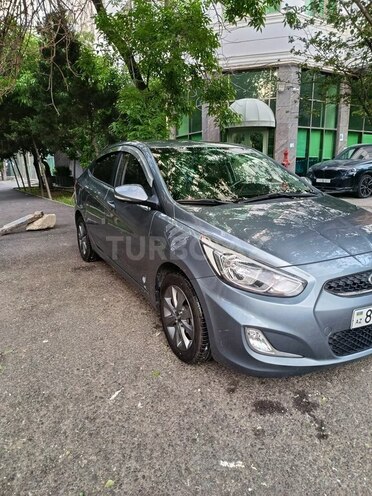Hyundai Accent-4