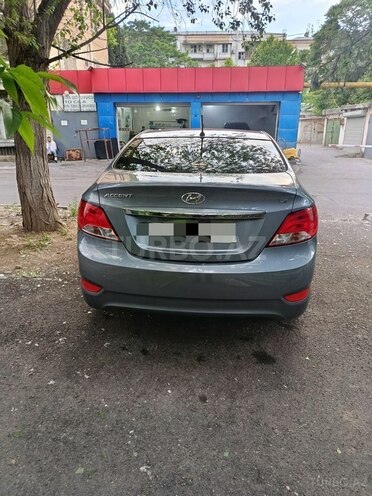 Hyundai Accent-2