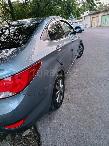 Hyundai Accent-13