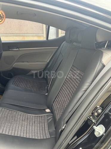 Hyundai Elantra-10