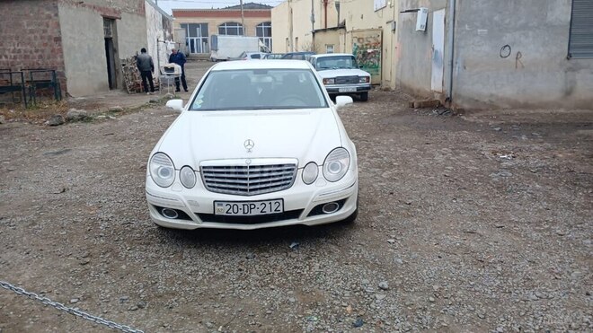 Mercedes E 220-1