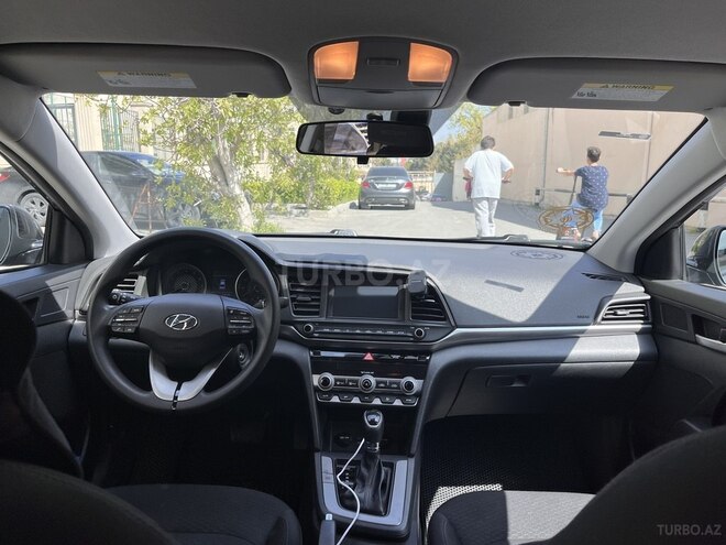 Hyundai Elantra-3