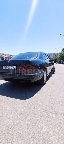 Mercedes E 240-2