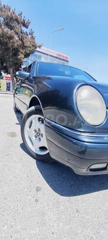 Mercedes E 240-5
