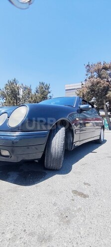 Mercedes E 240-4