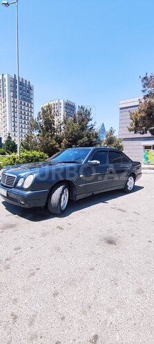 Mercedes E 240-3