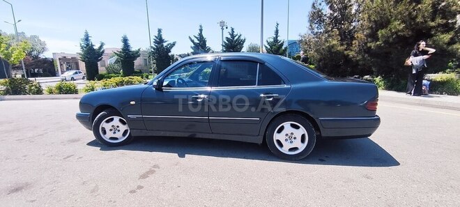 Mercedes E 240-10