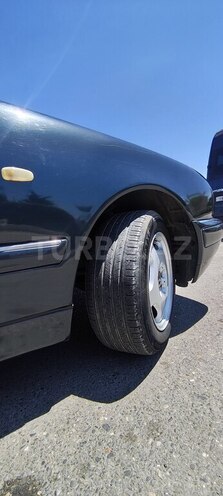 Mercedes E 240-21