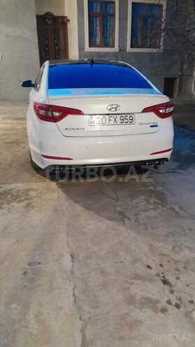 Hyundai Sonata-16