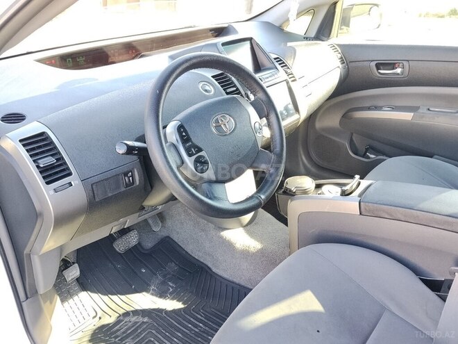 Toyota Prius-12