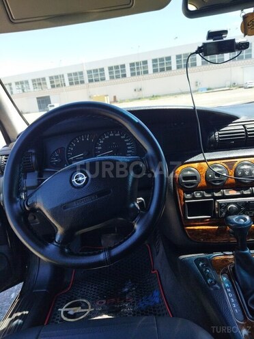 Opel Omega-2