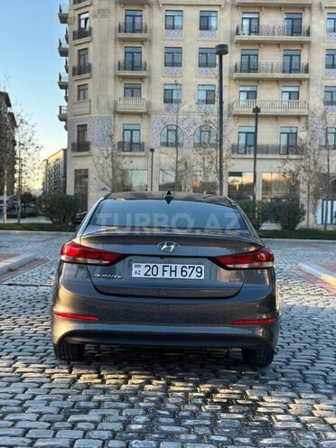 Hyundai Avante-5