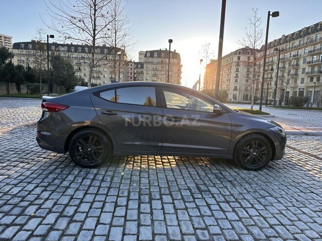 Hyundai Avante-8