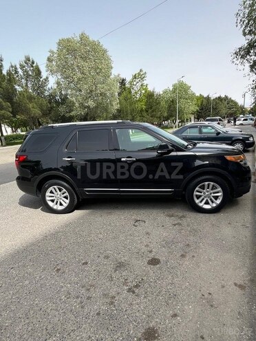 Ford Explorer-5
