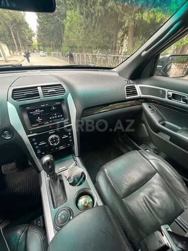 Ford Explorer-10