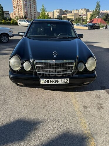 Mercedes E 220-1