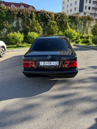 Mercedes E 220-2